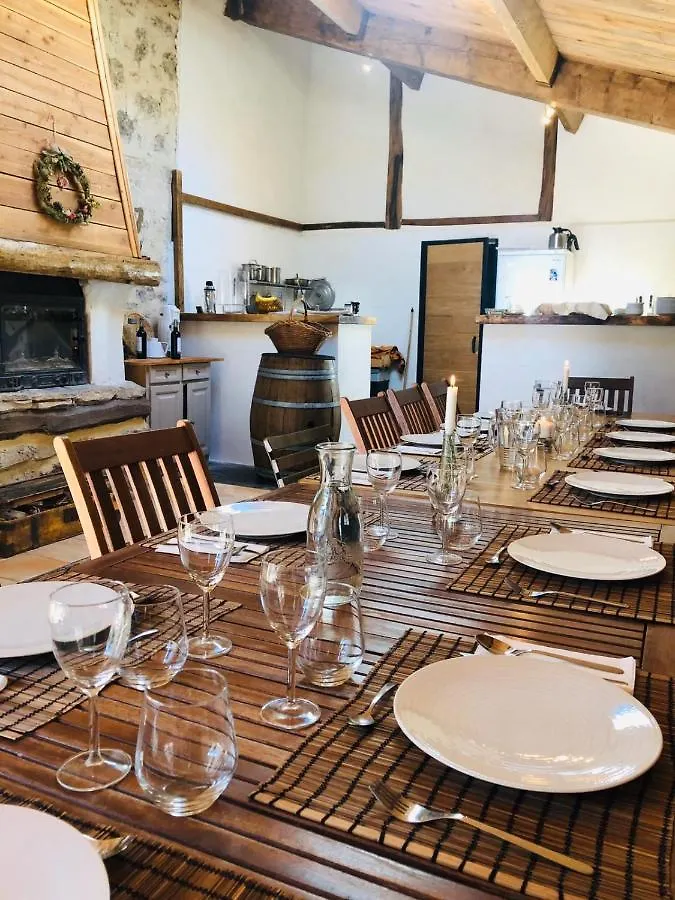 Malia - Chambres D'Hotes & Gite Barret-de-Lioure Bed & Breakfast